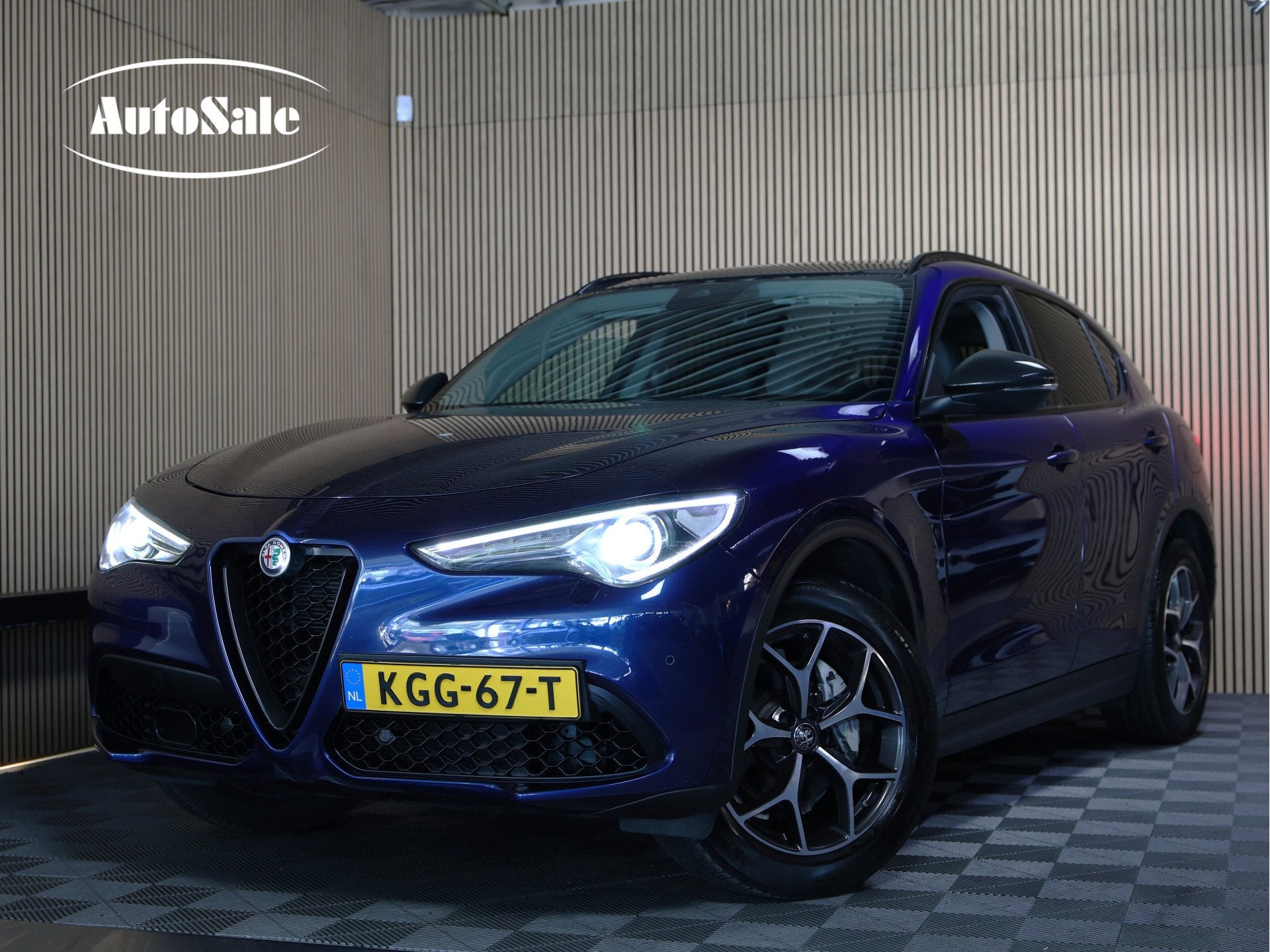 Alfa Romeo Stelvio 2.0 T AWD Super 44000 km ! AVM MEMORY CAM, Auto's, Alfa Romeo, Automaat, 4 cilinders, Blauw, Leder