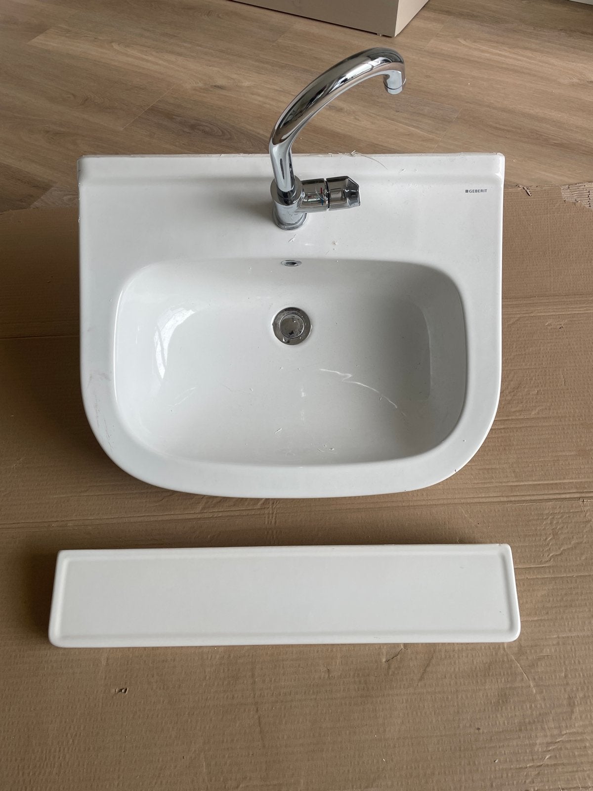 Nieuwe wasbak met Grohe kraan,planchet en spiegel., Ophalen, Nieuw, Chroom, Wastafel