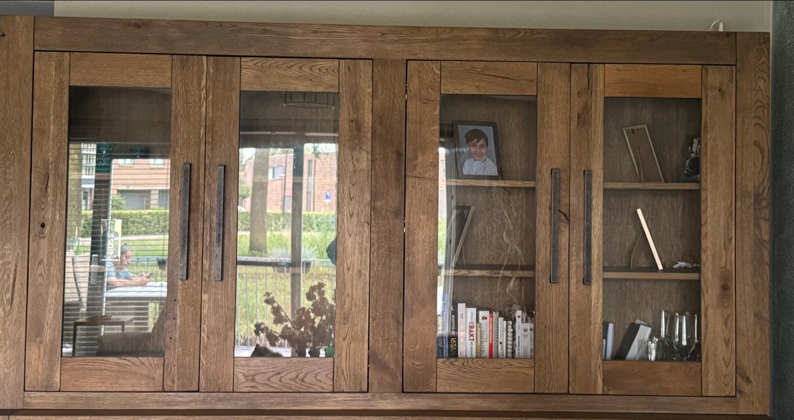 Geolied eiken vitrinekast - 230x115x35 cm, Ophalen, 100 tot 150 cm, Eikenhout, Zo goed als nieuw