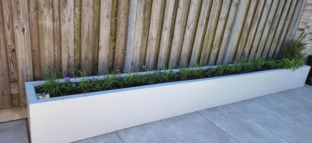 grote witte plantenbakken van metaal (staal) op maat gemaakt, Tuin en Terras, Ophalen of Verzenden, Zo goed als nieuw