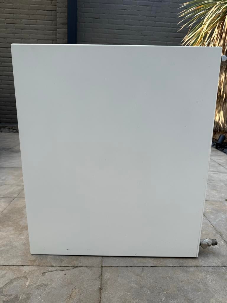 Compacte witte radiator, Doe-het-zelf en Verbouw, Verwarming en Radiatoren, Ophalen, 30 tot 80 cm, Radiator, Zo goed als nieuw