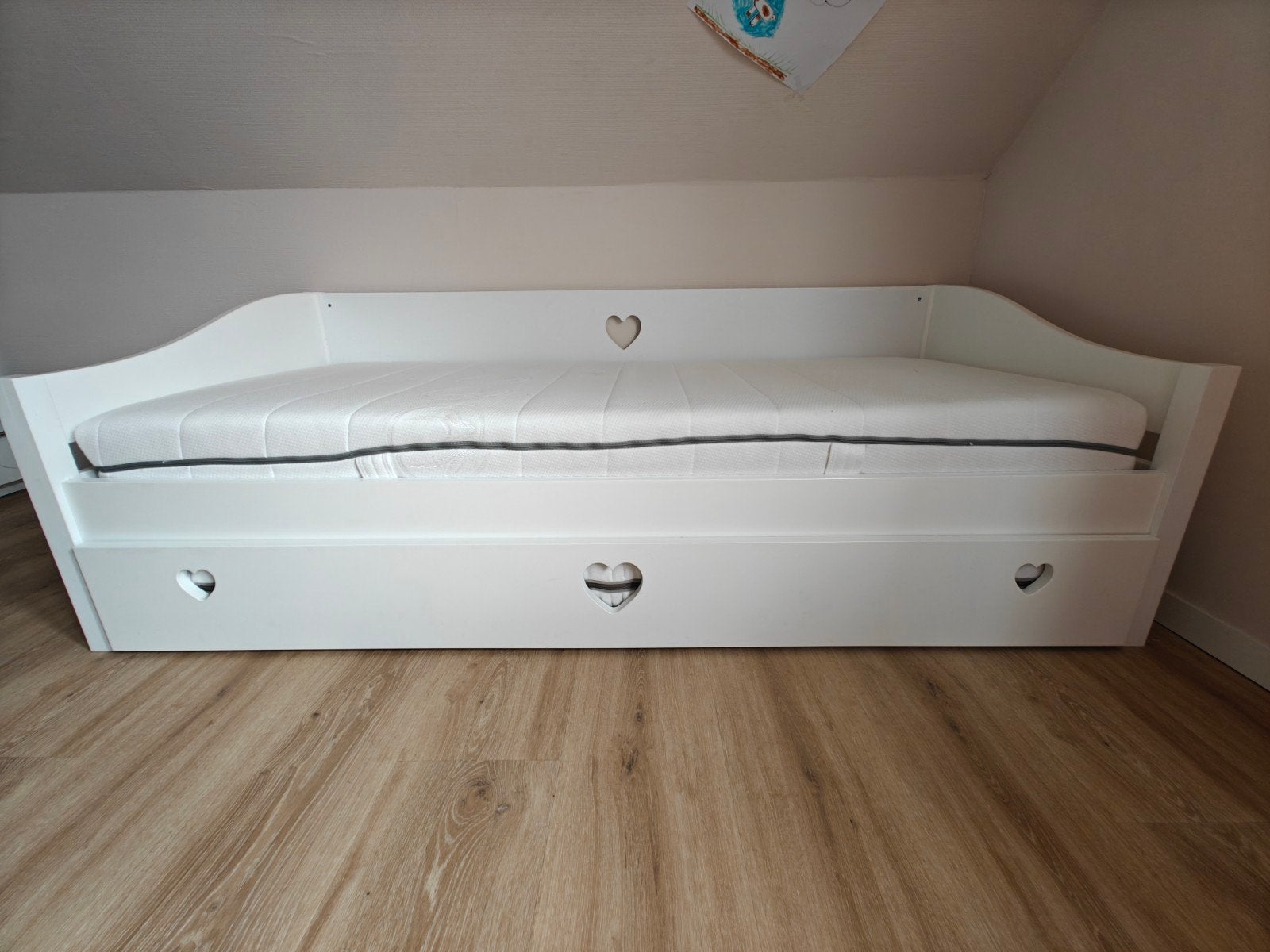 Bedbank met hartjes 90x200 met uitschuifbaar logeerbed, Ophalen, Gebruikt, 90 cm, Eenpersoons