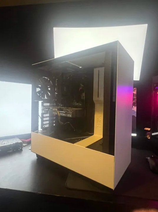 Gaming PC | Ryzen 5 2600, 16GB, 1TB SSD, RTX 3050 8GB, Virtual Reality, Gaming PC, Zo goed als nieuw, SSD