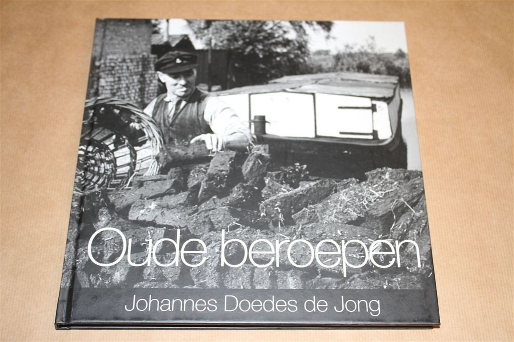 Oude beroepen. Fotoboek van oude ambachten., Ophalen of Verzenden, Zo goed als nieuw