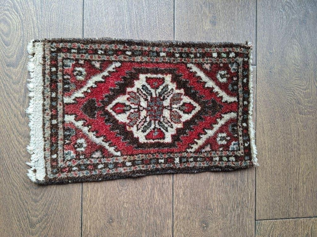 Oosterskleedje met geometrische ruit. 60/38 cm., Ophalen of Verzenden