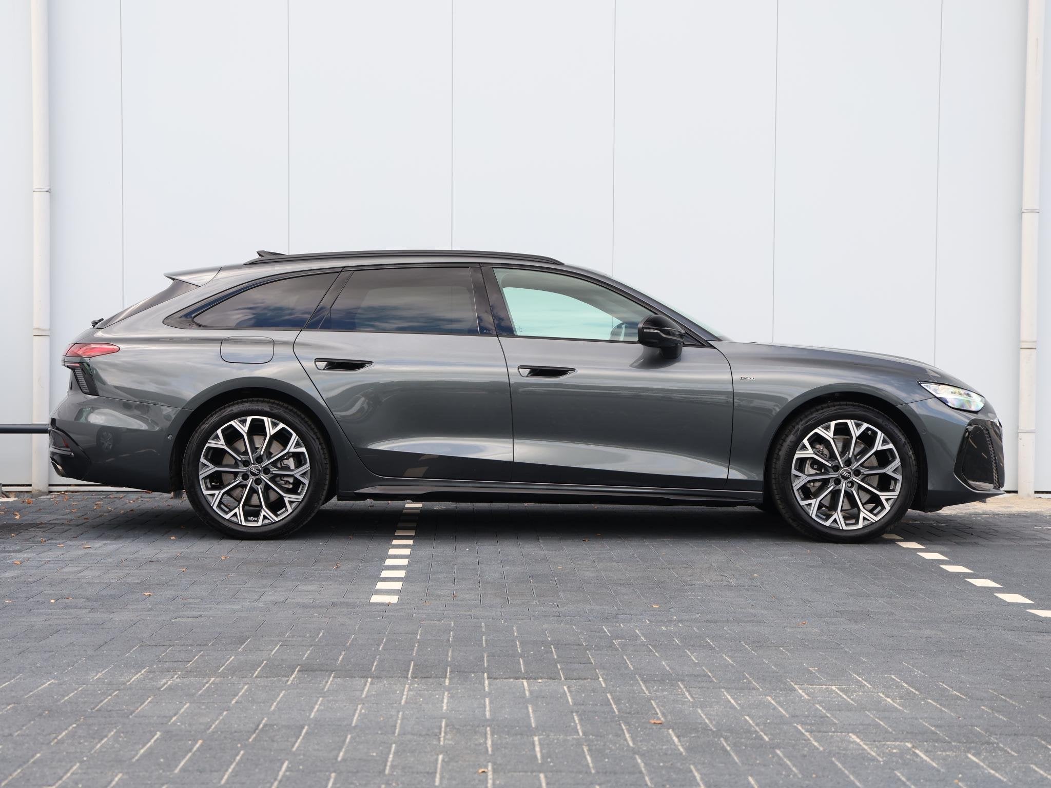Audi A6 Avant 2.0 e-hybrid quattro S edition 299pk | Trekhaa, Stof, Gebruikt, 4 cilinders, 150 min