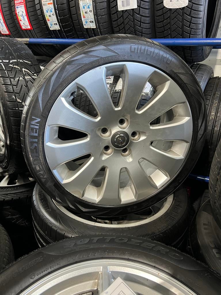 Opel Insignia 19 inch velgen met zomerbanden 245/40/19, Banden en Velgen, Personenwagen, Zomerbanden, Ophalen