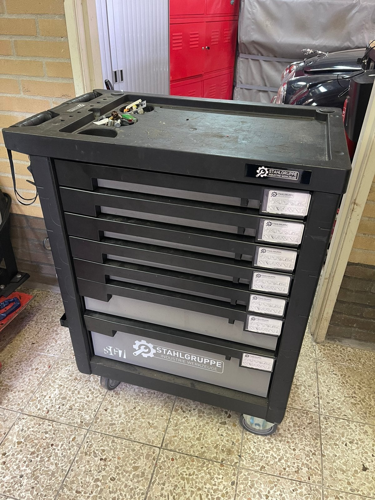 Stahlgruppe gereedschapwagen + 18V set (nieuwprijs €3490,-), Ophalen, Gevuld, Zo goed als nieuw