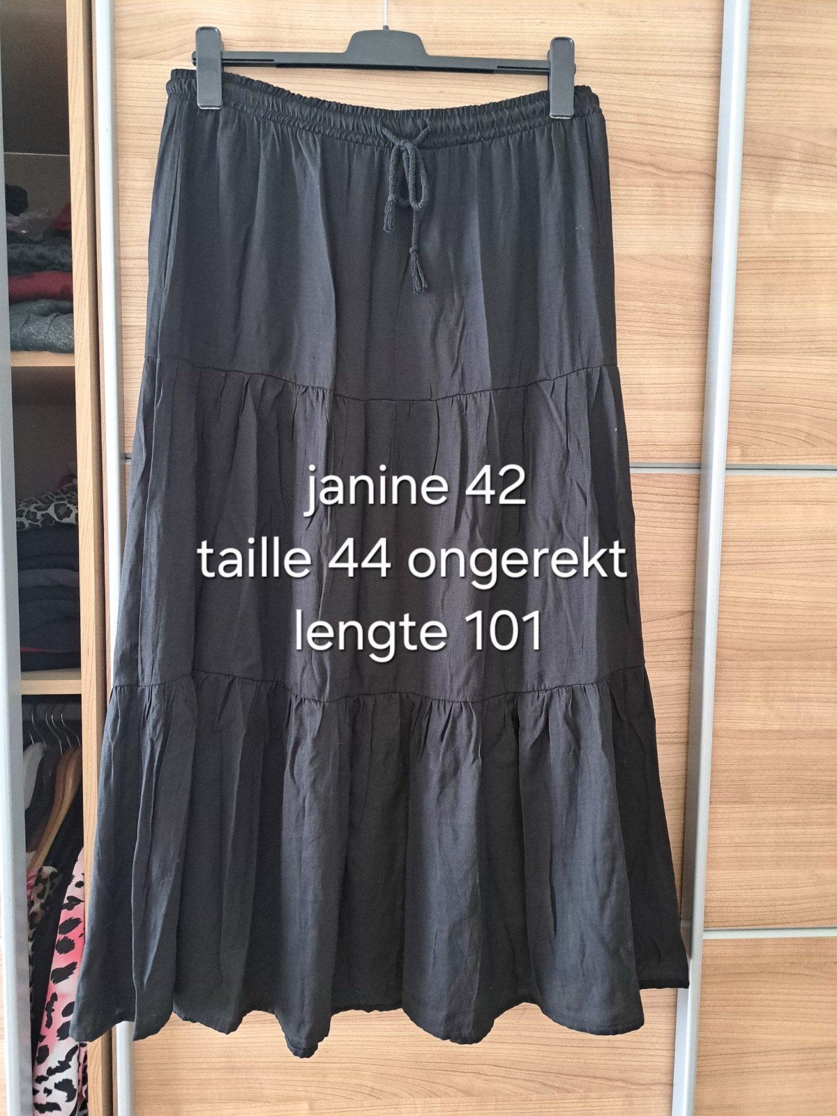Zwarte rok maat 42, Zwart, Maat 42/44 (L), Ophalen of Verzenden, Zo goed als nieuw