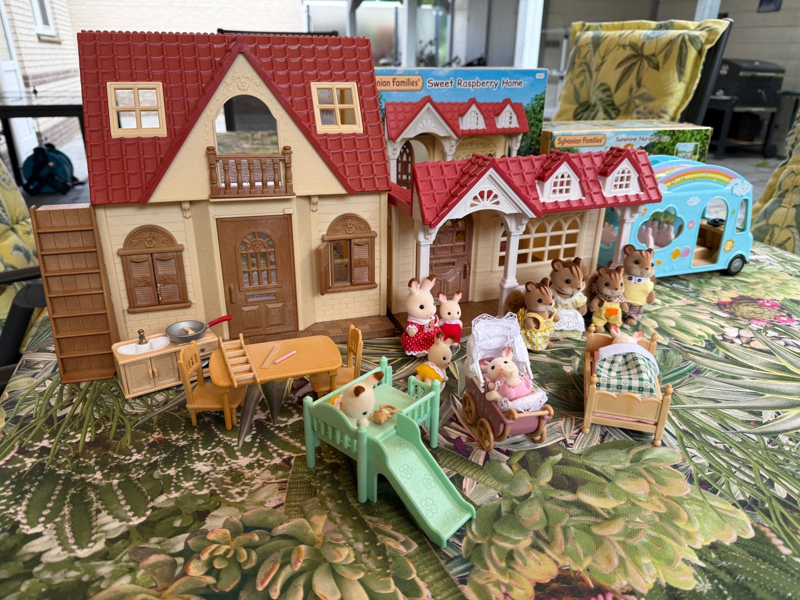 Sylvanian Families Huis, Bus en Veel Accessoires, Ophalen, Zo goed als nieuw, Jongen of Meisje