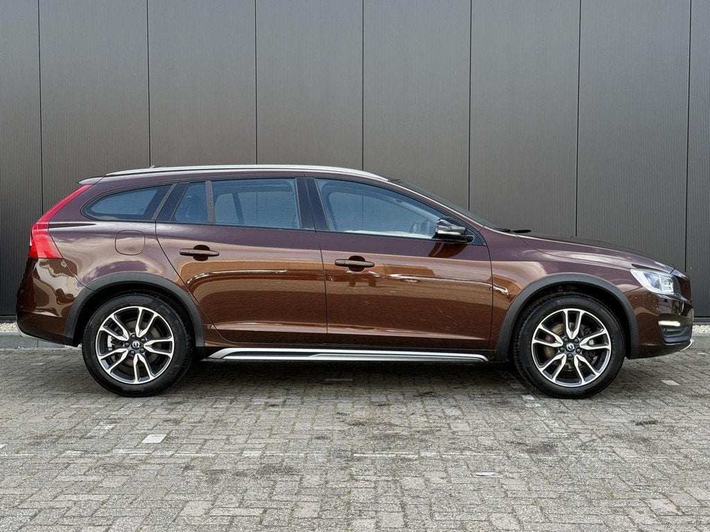 Volvo V60 Cross Country 2.0 D4 Summum Intellisafe Leder Schu, Auto's, Voorwielaandrijving, Automatische klimaatregeling, 168 €/maand