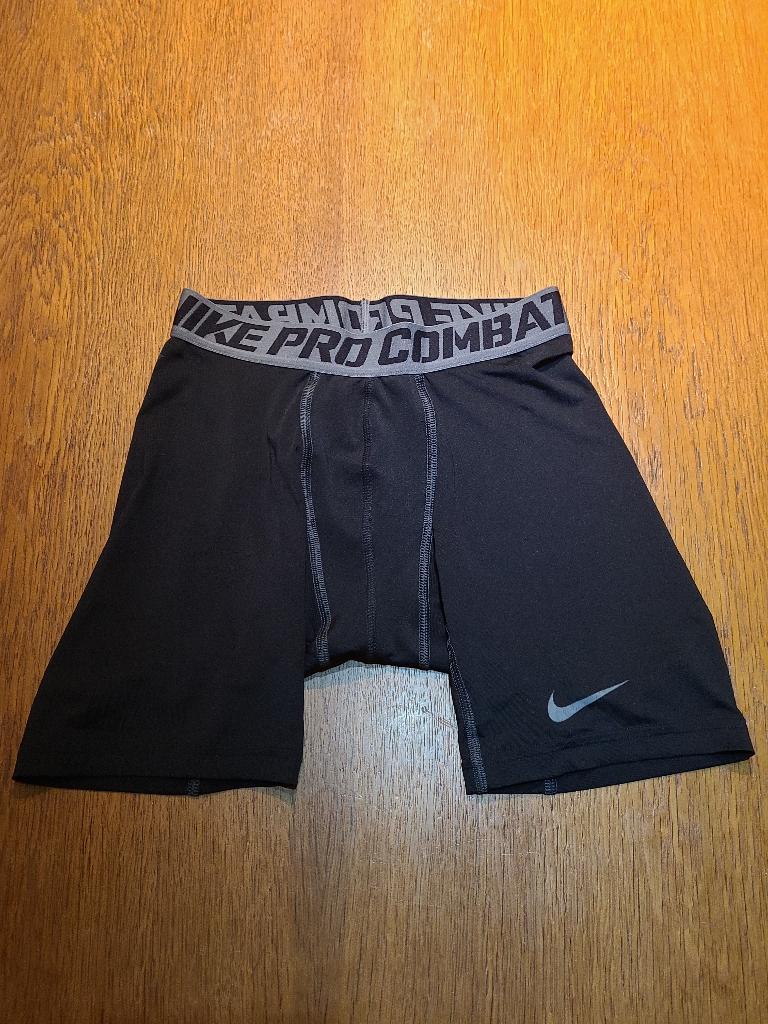 Nike Pro Combat slidingshort, Maat M, Ophalen, Zo goed als nieuw, Broek