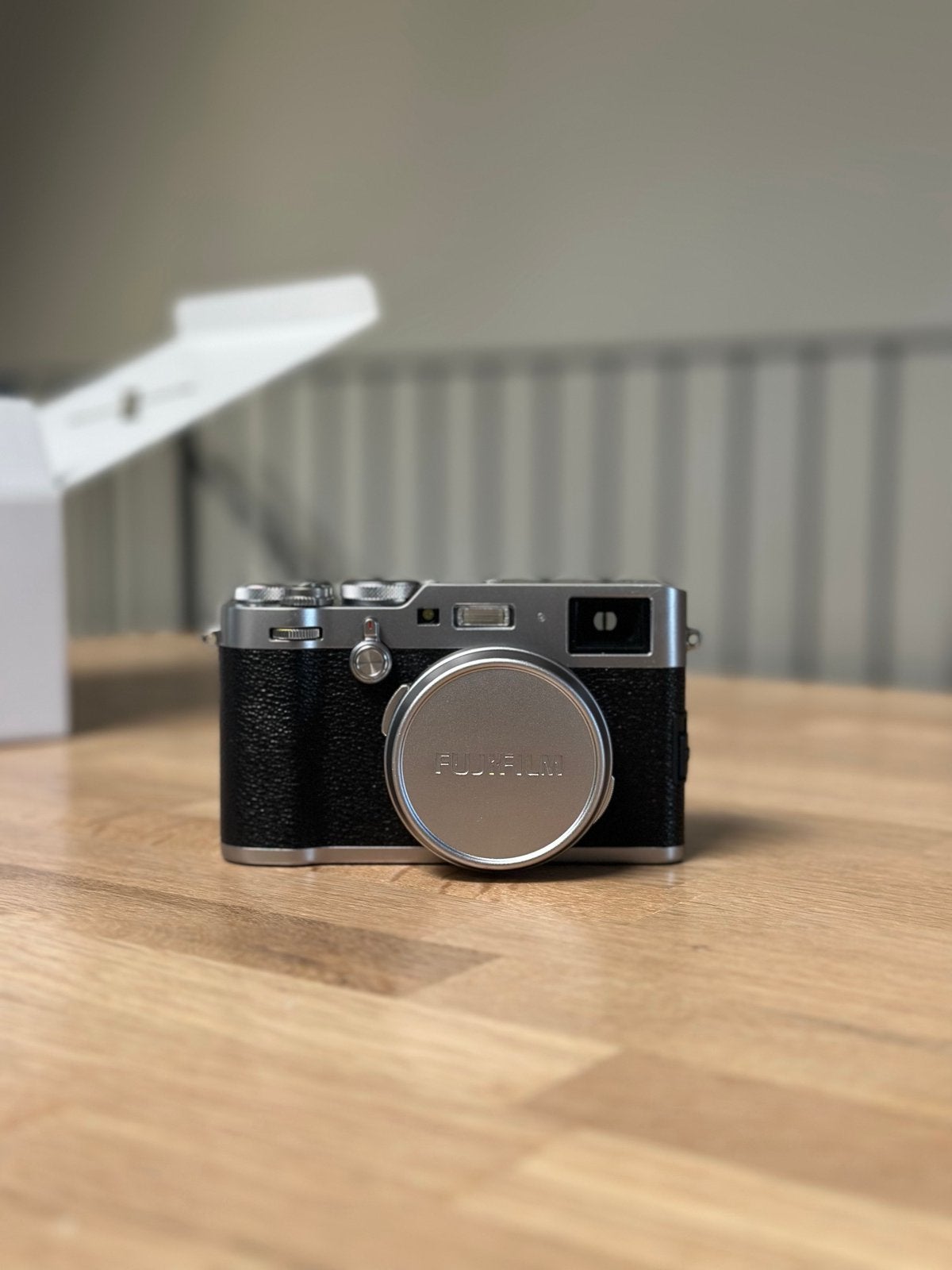 Fujifilm X100F Silver Compact Camera + Extra Battery, Compact, Ophalen of Verzenden, Zo goed als nieuw, Fuji