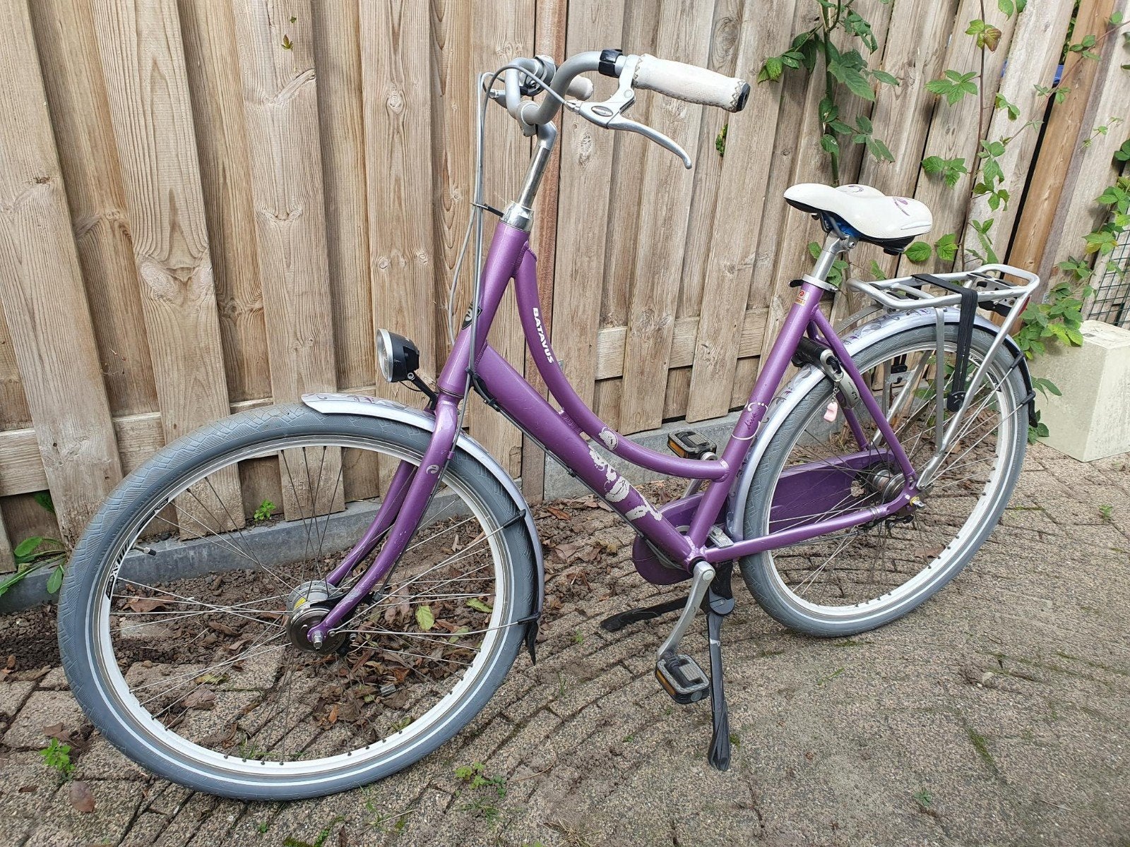 Foto 3 van Batavus Diva Damesfiets 28 inch - Paars