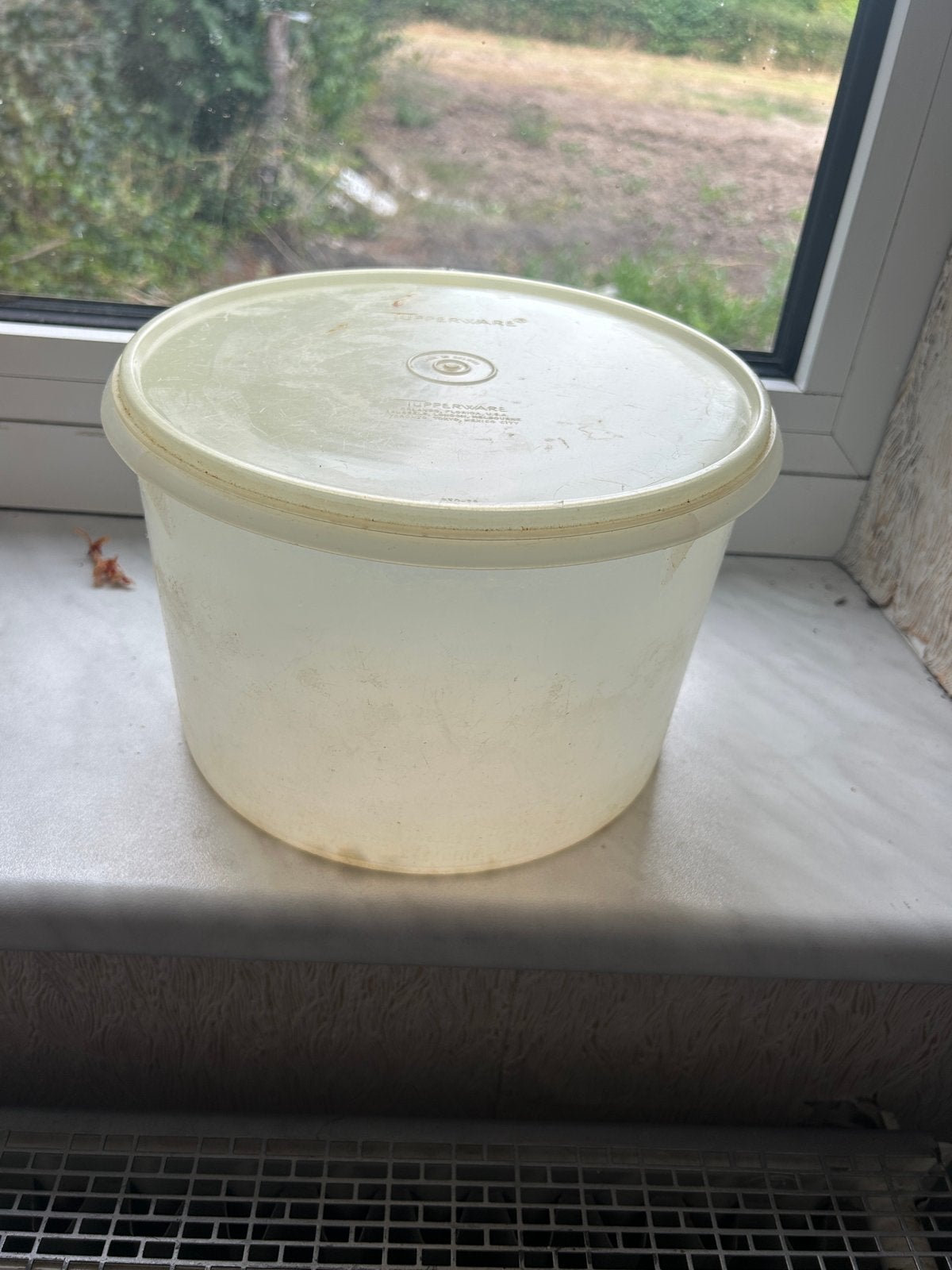 Tupperware bewaardoos met deksel, Huis en Inrichting, Keuken | Tupperware, Gebruikt, Bewaardoos, Wit, Ophalen of Verzenden