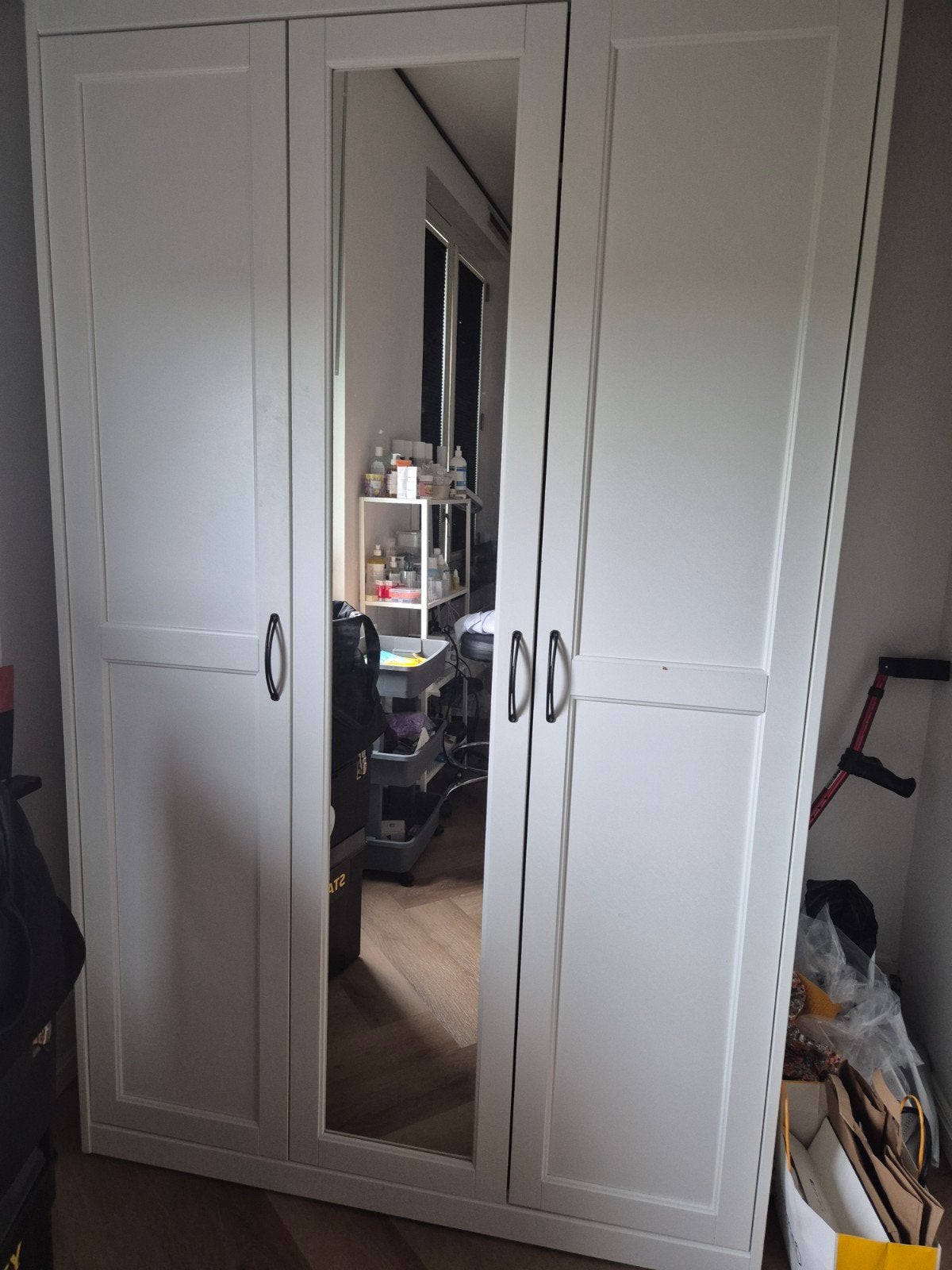 Ikea 3-deurs kast met spiegel, kleine schade, Huis en Inrichting, Kasten | Kledingkasten, Met deur(en), Gebruikt, 100 tot 150 cm