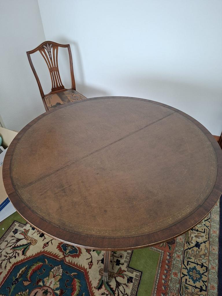 Antieke Engelse eetkamertafel, Ophalen