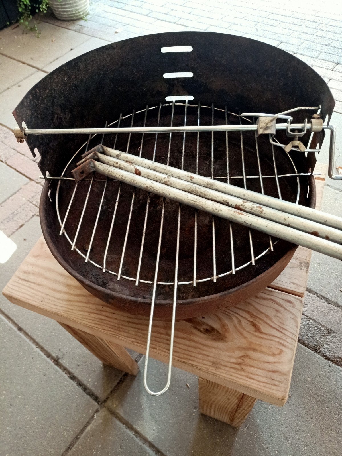 Gratis barbecue, Ophalen