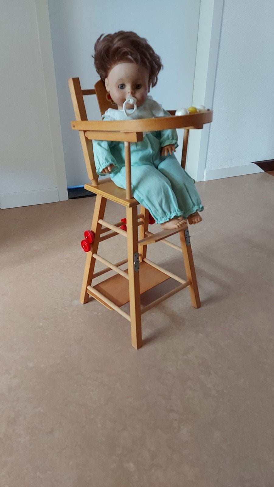 Verrijdbaar poppenstoeltje (incl pop), Ophalen of Verzenden, Gebruikt