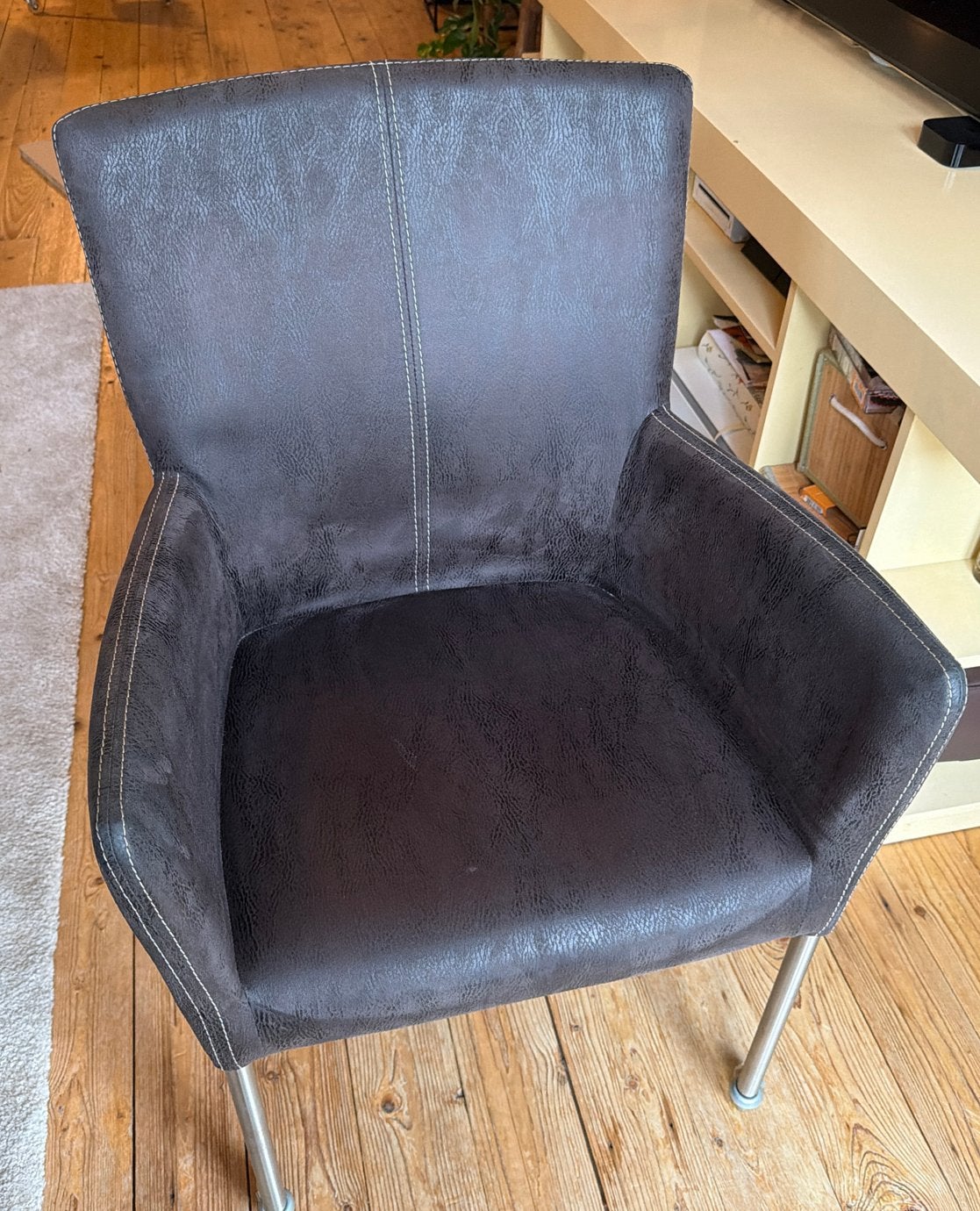 Microleder eetkamerstoelen met wieltjes - Bruin - 6 stuks, Ophalen, Bruin, Zo goed als nieuw, Vijf, Zes of meer stoelen