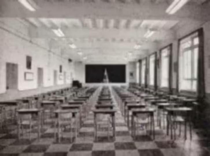 Foto Azelo R.K. Jongenspensionaat Toneelzaal Klaslokaal., Foto, Ophalen of Verzenden, Zo goed als nieuw, 1940 tot 1960