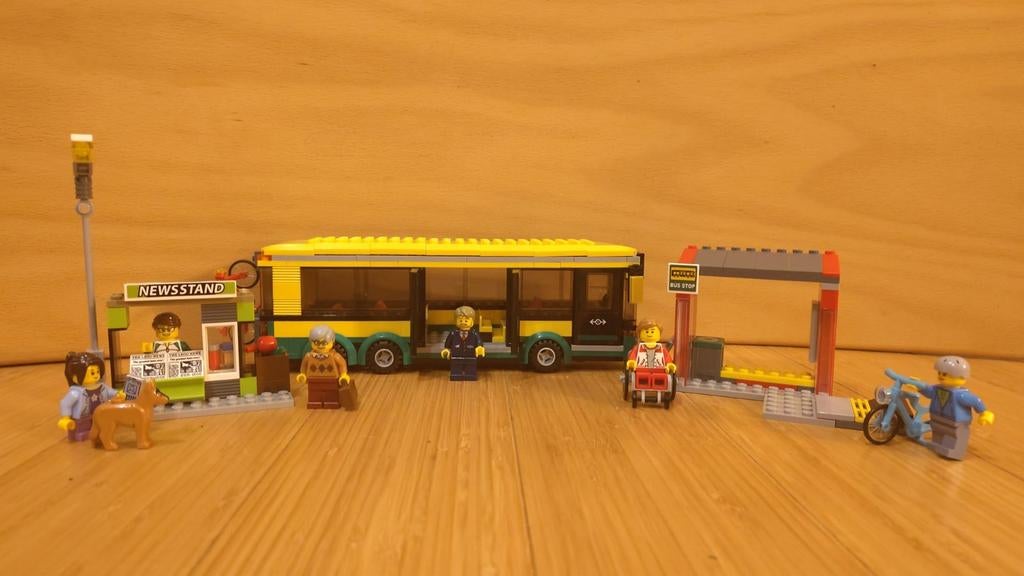 Lego city busstation 60154, Kinderen en Baby's, Speelgoed | Duplo en Lego, City, Lego, Compleet, Ophalen of Verzenden
