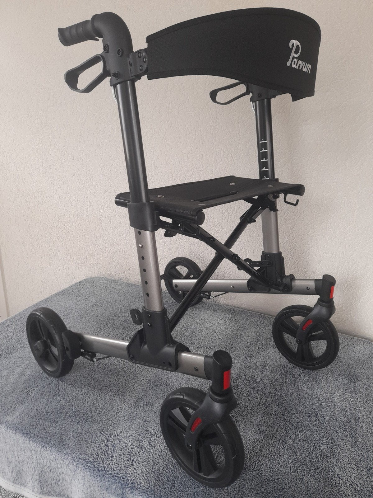 Nieuw in doos lichtgewicht : PARVUM RIVA Rollator (3 - 2026), Ophalen of Verzenden, Lichtgewicht, Nieuw