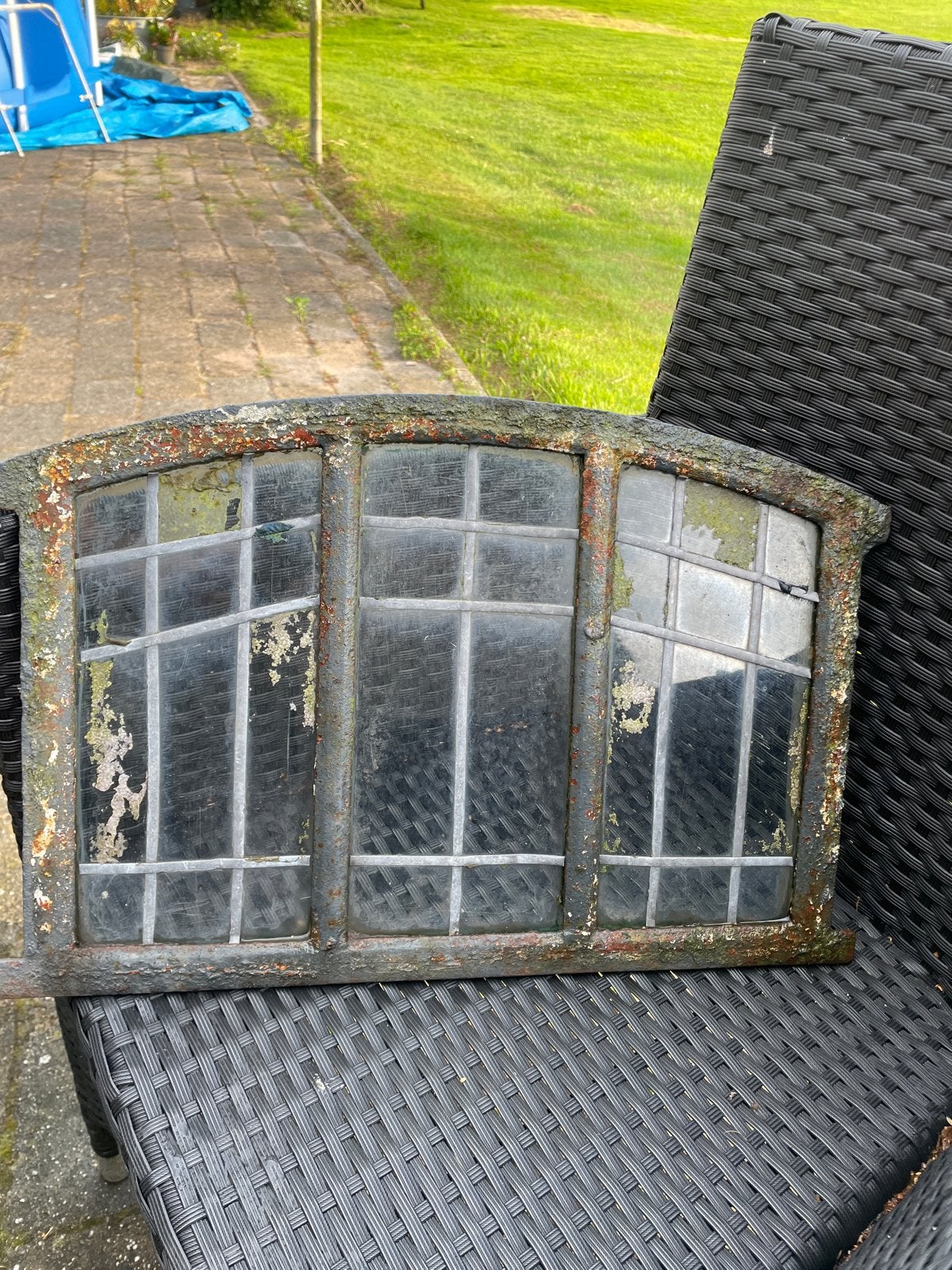 Oud gietijzeren stalraamkozijn met glas oud, Ophalen