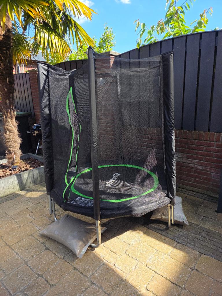 Kleine trampoline met veiligheidsnet 140cm, Ophalen, Gebruikt