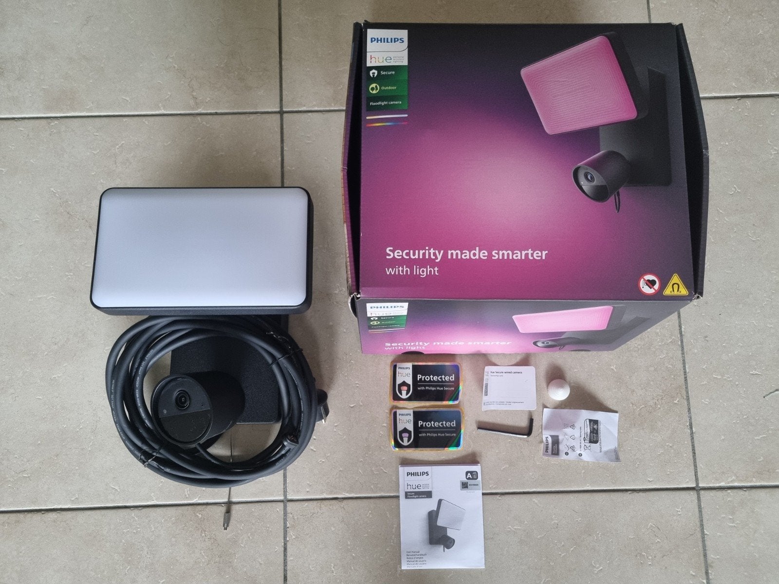 Philips Hue Secure camera met verstraler (floodlight), Ophalen of Verzenden, Nieuw