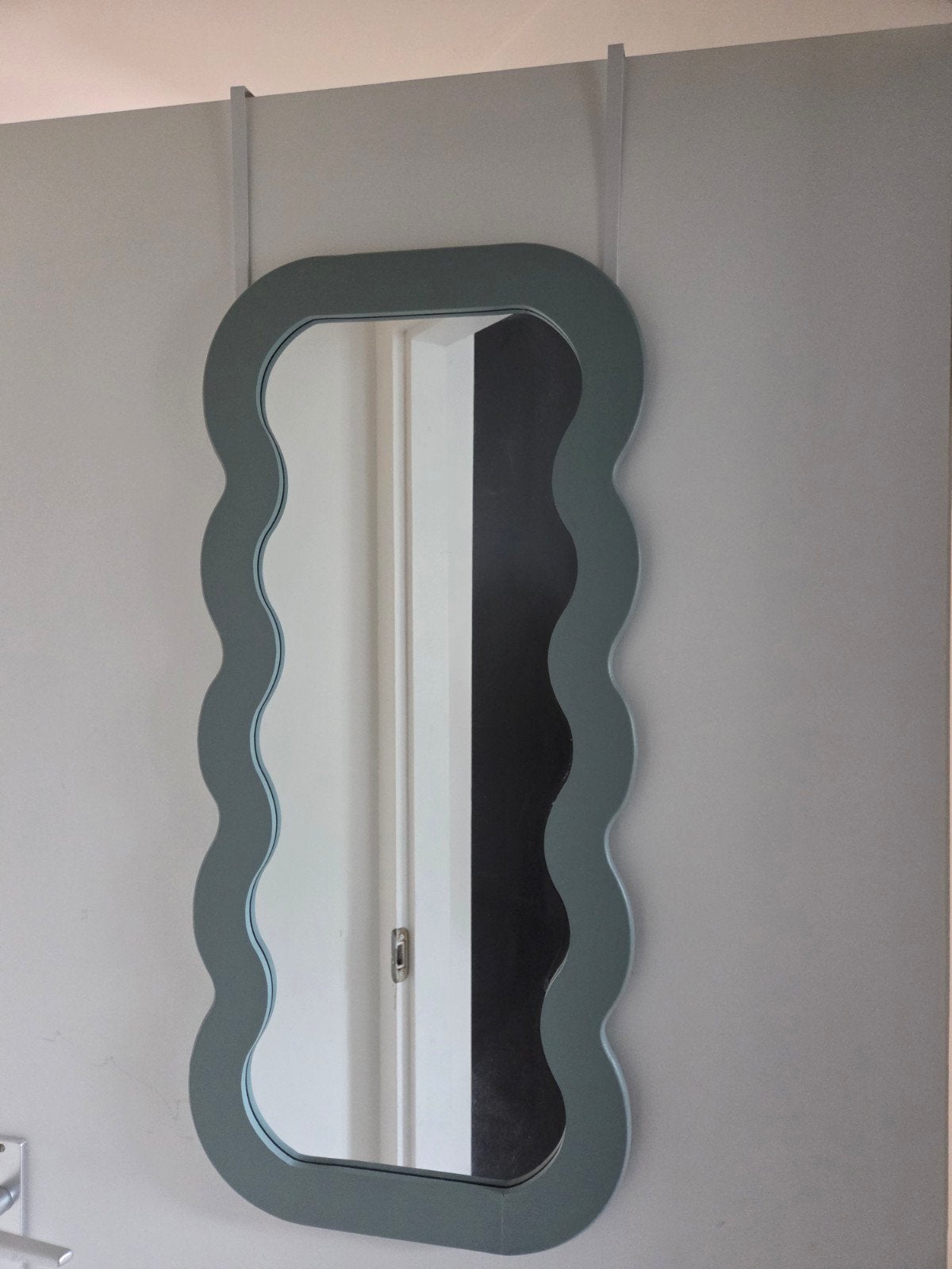 Decoratieve (hang)golfspiegel - Groengrijs, Huis en Inrichting, Woonaccessoires | Spiegels, Ophalen, Minder dan 50 cm, 100 tot 150 cm