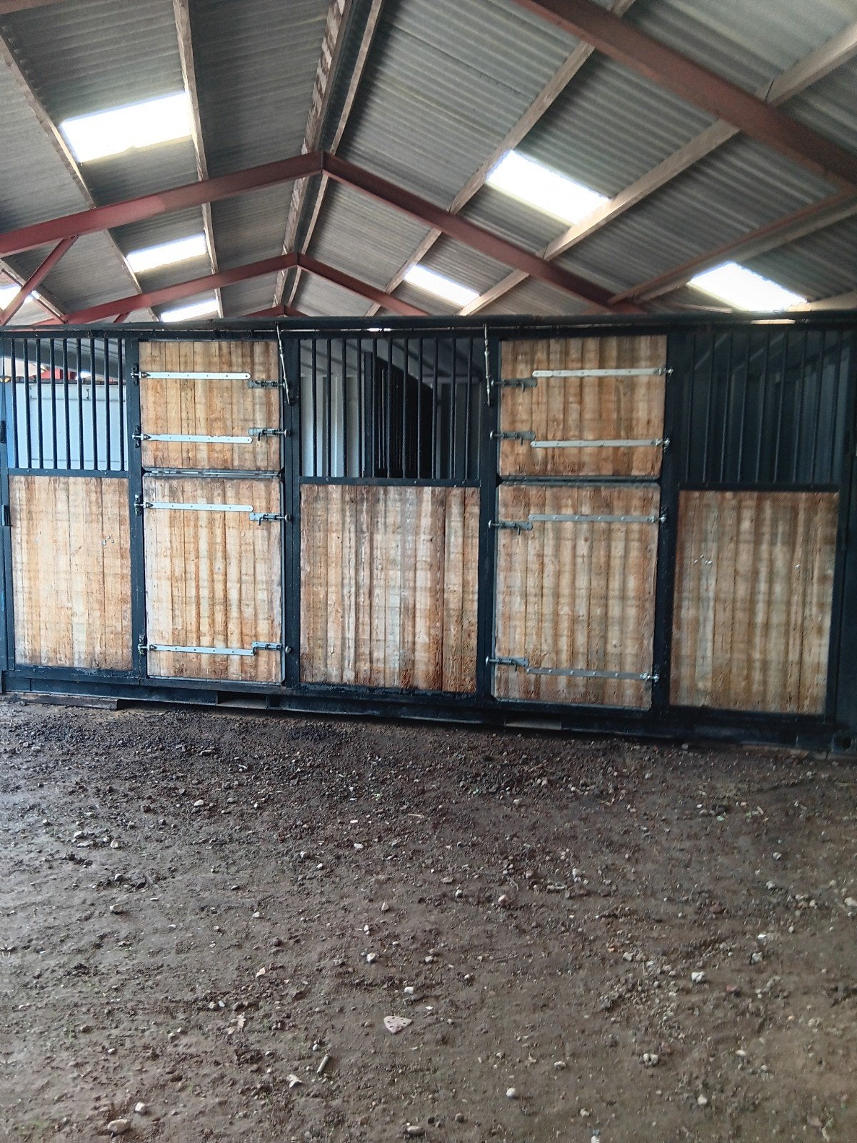 Te koop compleet ingerichte stalcontainers., Stalling, 2 of 3 paarden of pony's