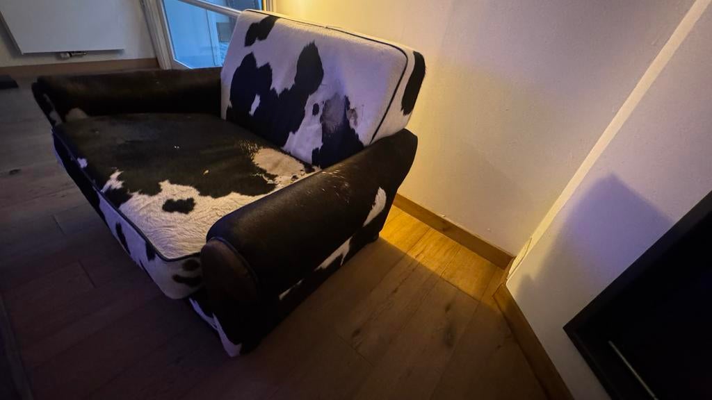 Unieke fauteuil met koeienhuid print, Ophalen, Zo goed als nieuw, Stof, 75 tot 100 cm