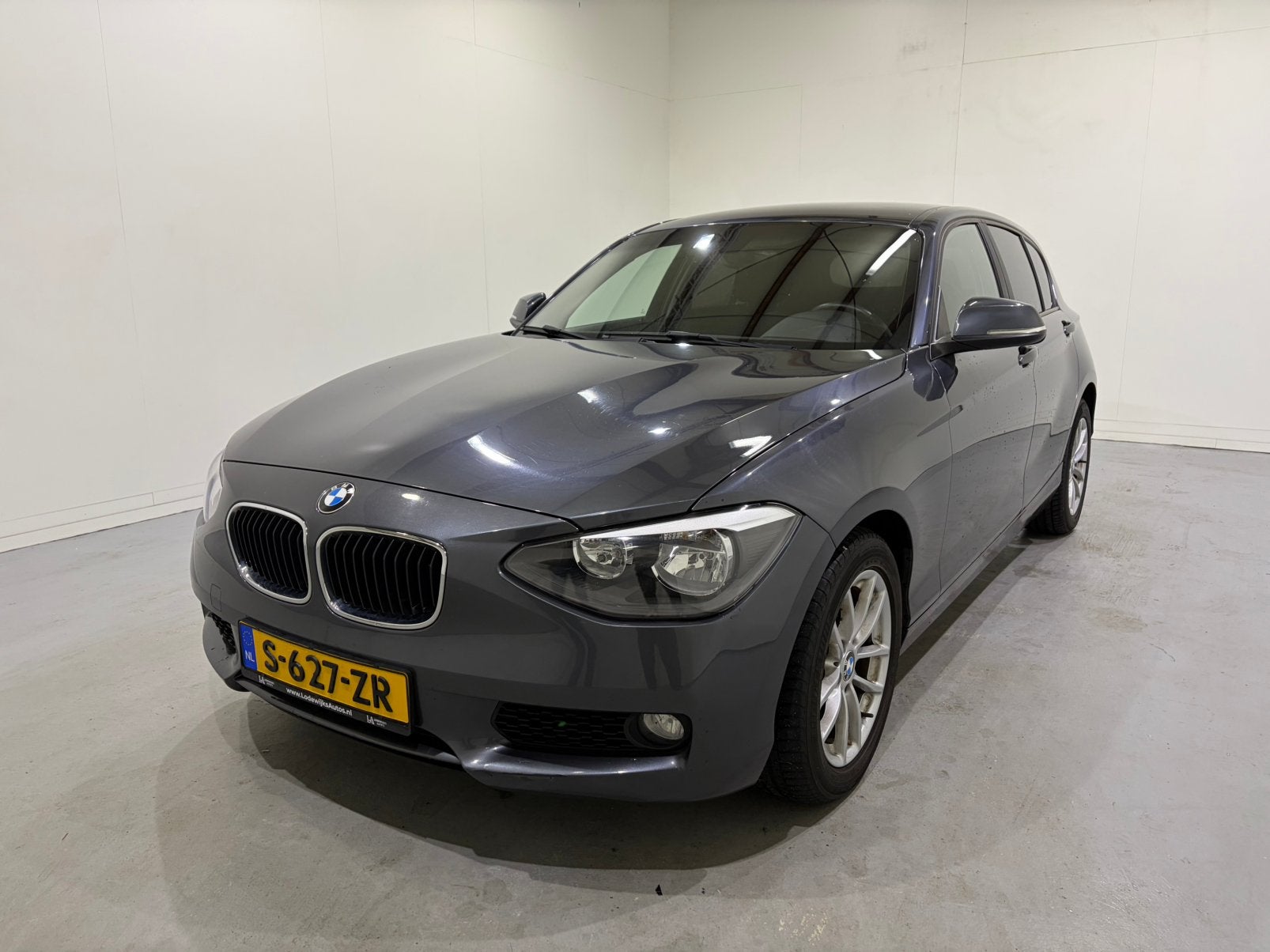 BMW 2013 Grijs 116i - Goed onderhouden, Auto's, 13 km/l, 136 pk, 1275 kg, 680 kg
