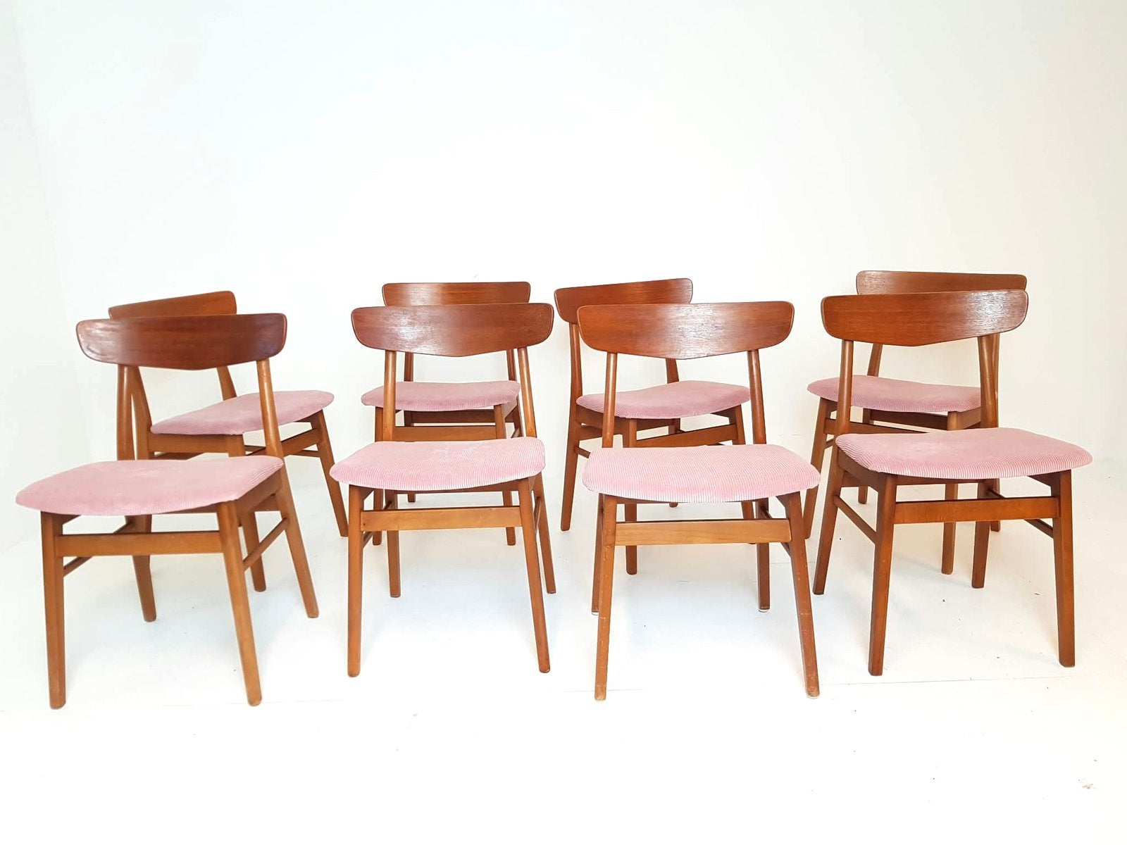 8 Deense farstrup stoelen nieuw gestoffeerd roze rib, Huis en Inrichting, Ophalen of Verzenden, Zo goed als nieuw, Overige kleuren