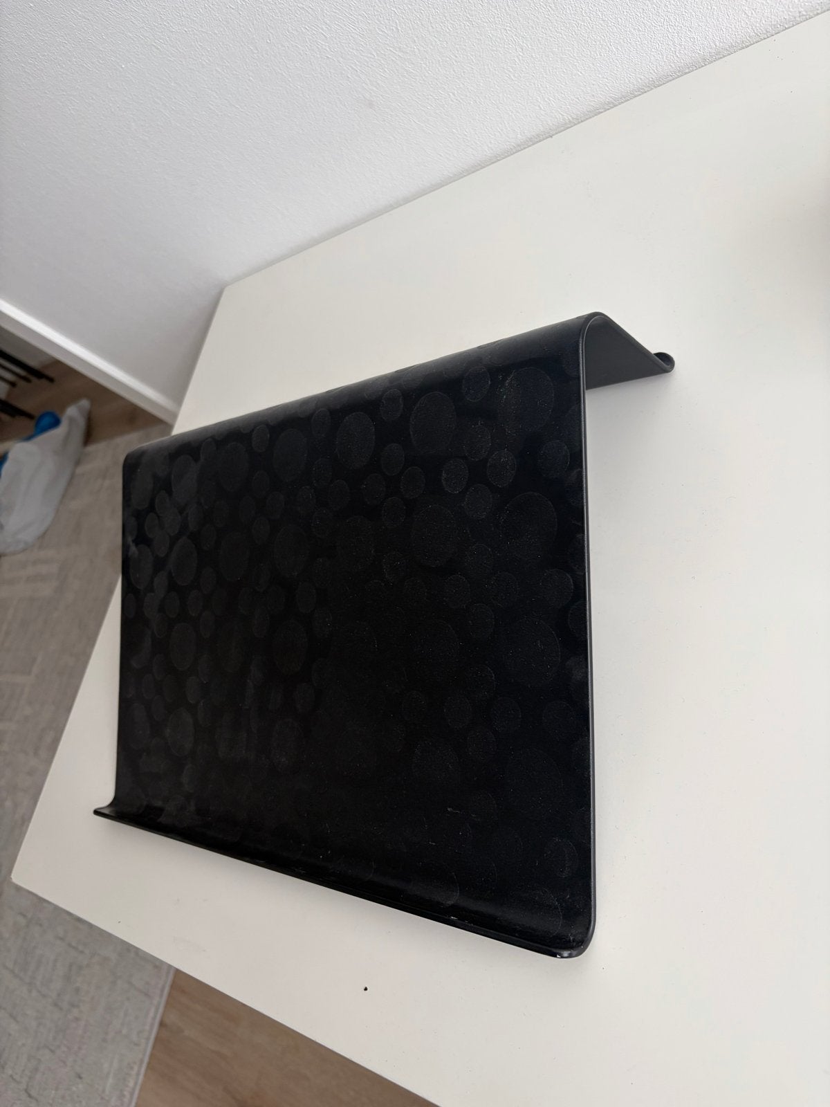 Laptop stand ikea, Ophalen, Kunststof, Gebruikt, 25 tot 75 discs
