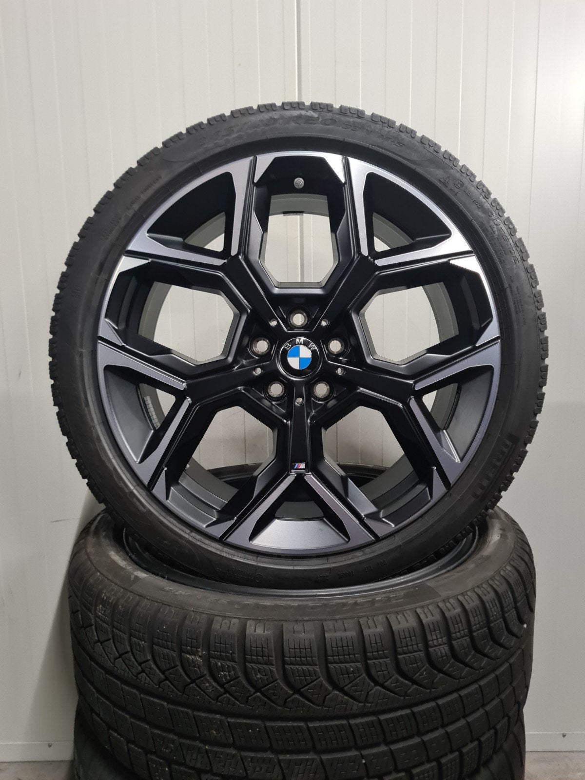 20' BMW X1 U11 X2 U10 Styling 872M met winterbanden, 245 mm, Banden en Velgen, Personenwagen, 20 inch