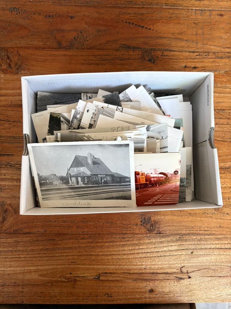 Schoenendoos met ruim 150 foto’s spoorwegen in Nederland, Ophalen of Verzenden, Gebruikt, Trein, Overige typen
