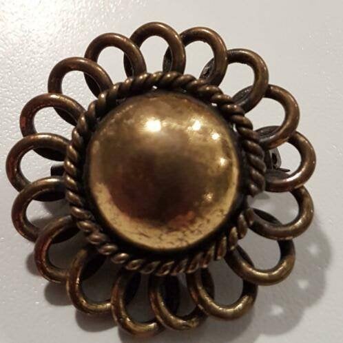 Antieke broche margriet messing 3 cm, Overige materialen, Minder dan 4 cm, Ophalen of Verzenden, Zo goed als nieuw