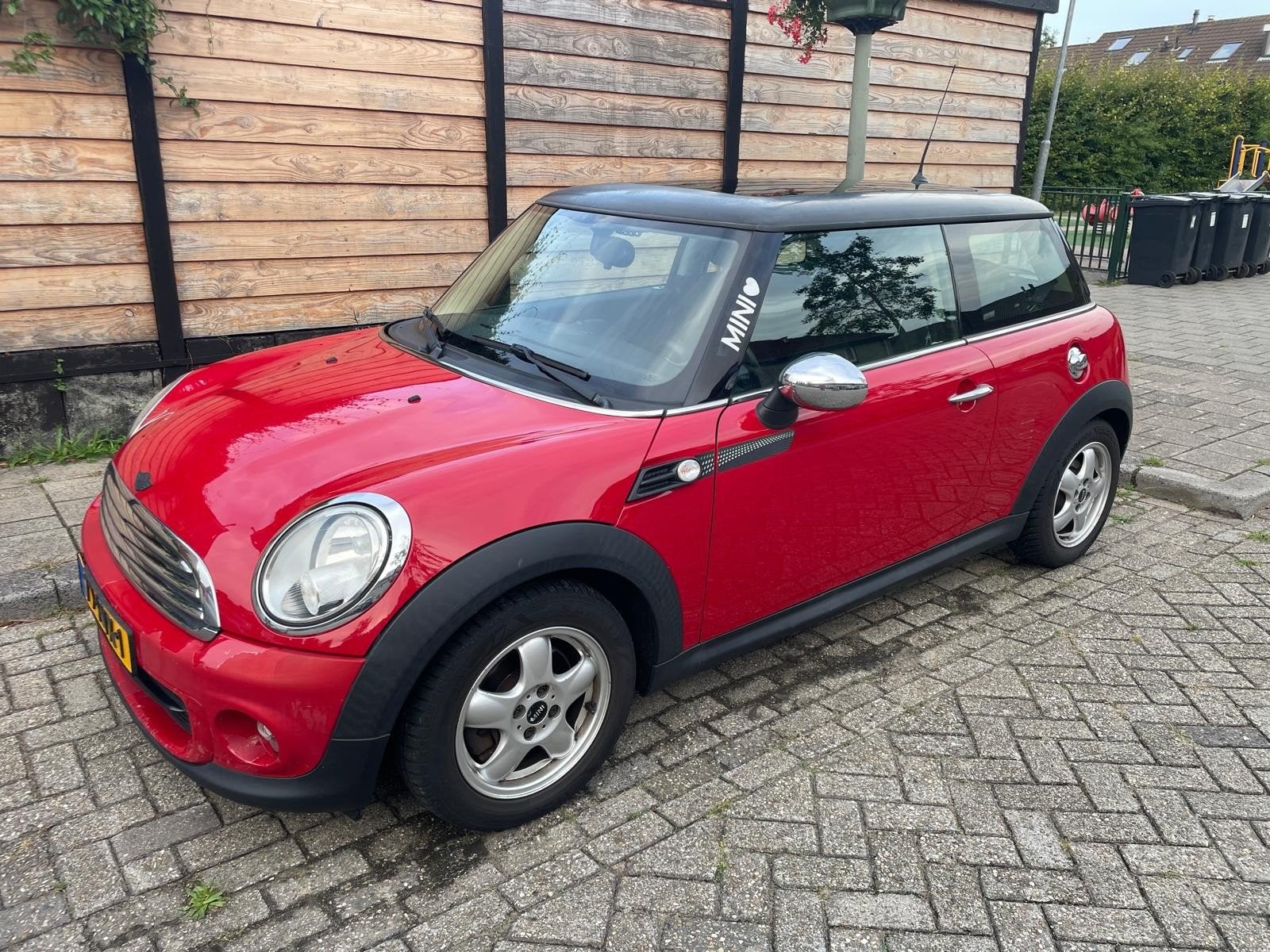 Mini 1.6 ONE 2011 Rood, Voorwielaandrijving, 4 stoelen, Handgeschakeld, Particulier