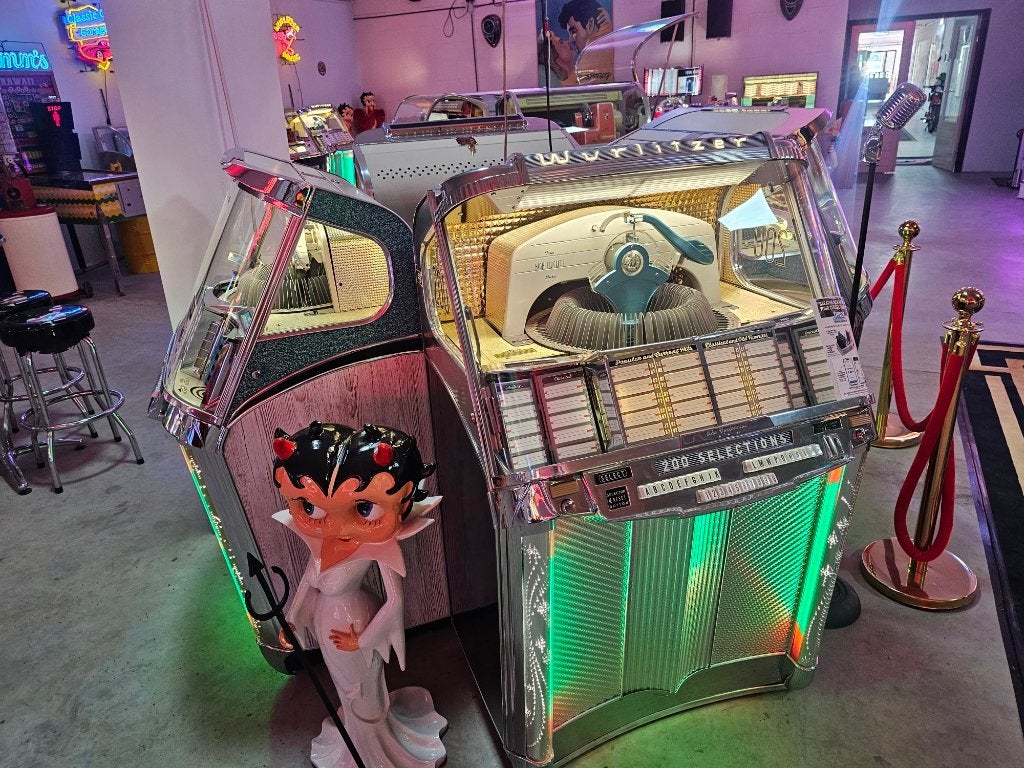 Wurlitzer 2000, Verzamelen, Met singles, 1950 tot 1960, Verzenden, Zo goed als nieuw