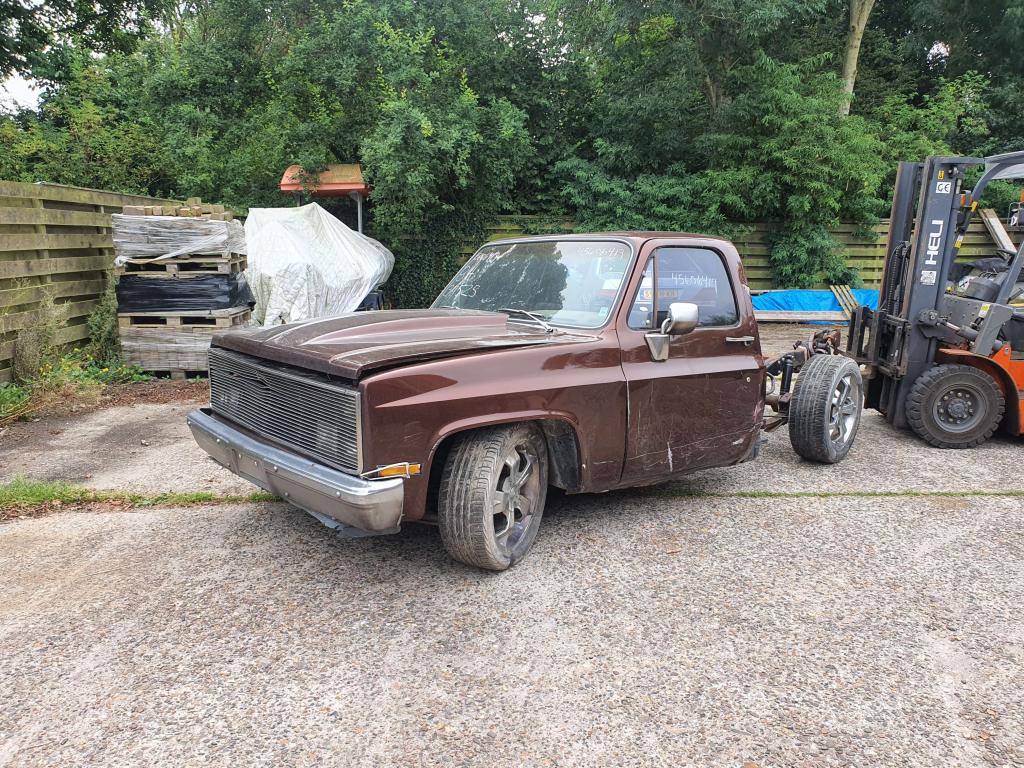 Chevrolet C10 short bed 1984 schadeauto in onderdelen, Automaat, Achterwielaandrijving, Zwart, Bruin