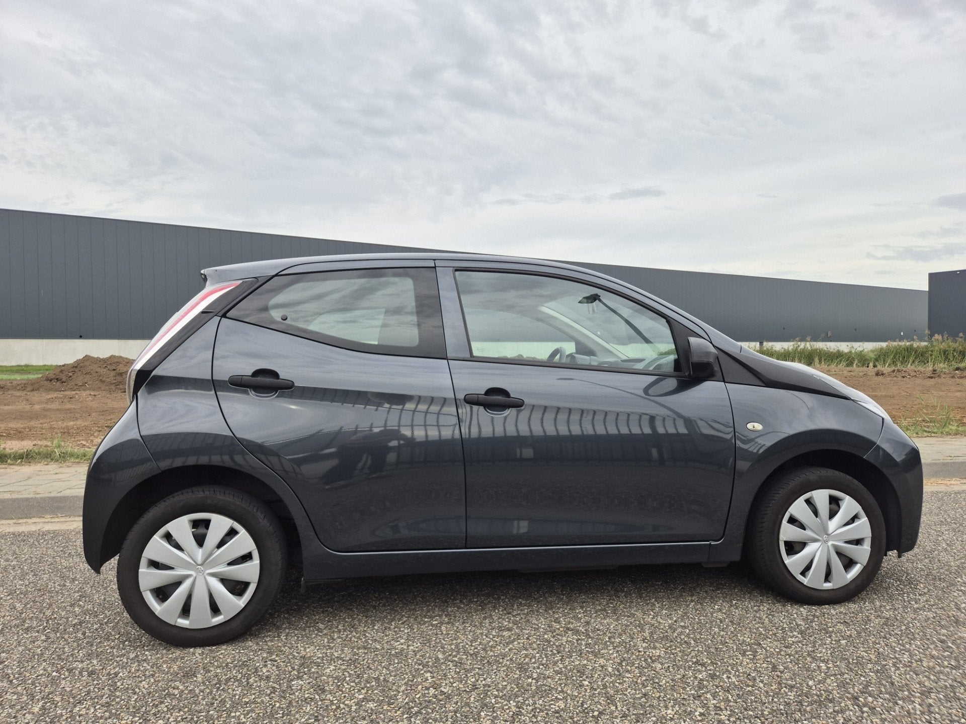 Toyota Aygo 1.0 VVT-i x-fun / Airco (bj 2017), Auto's, Voorwielaandrijving, Stof, Gebruikt, Euro 6