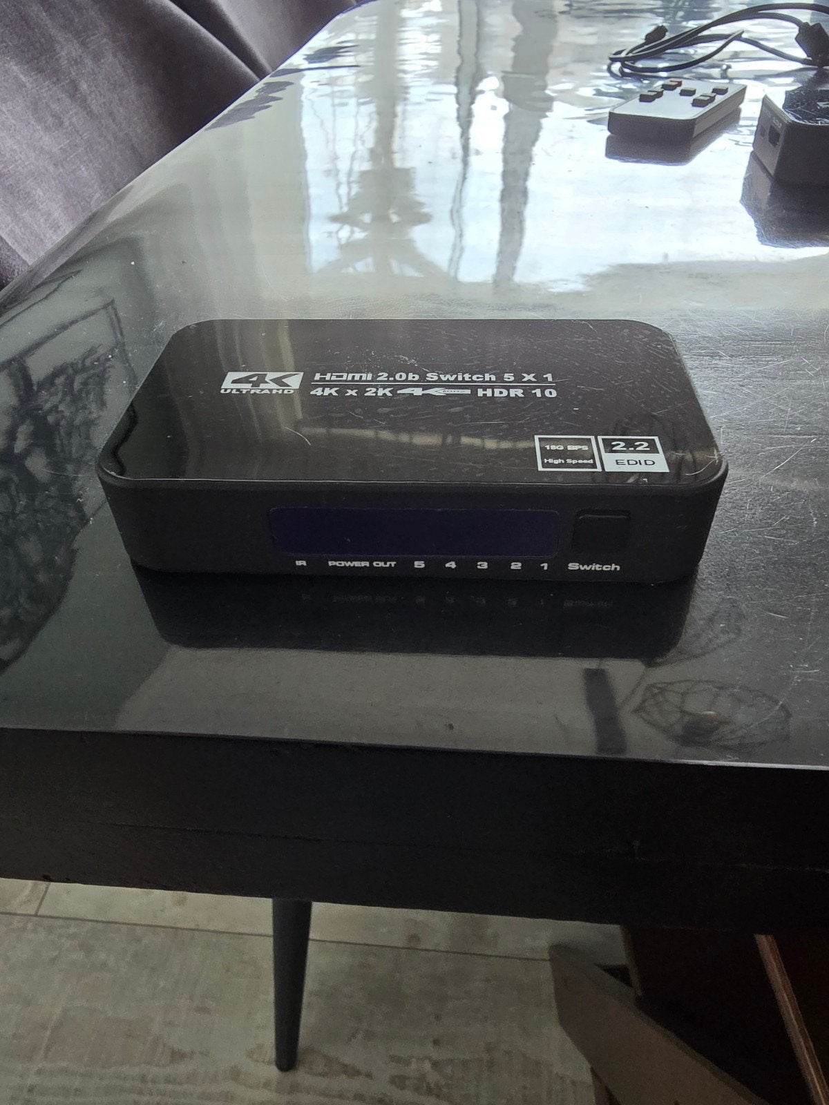HDMI 2.0b 4K UHD 5x1 Switch Splitter met Afstandsbediening, Ophalen of Verzenden, Zo goed als nieuw, Minder dan 2 meter, Overige kabels