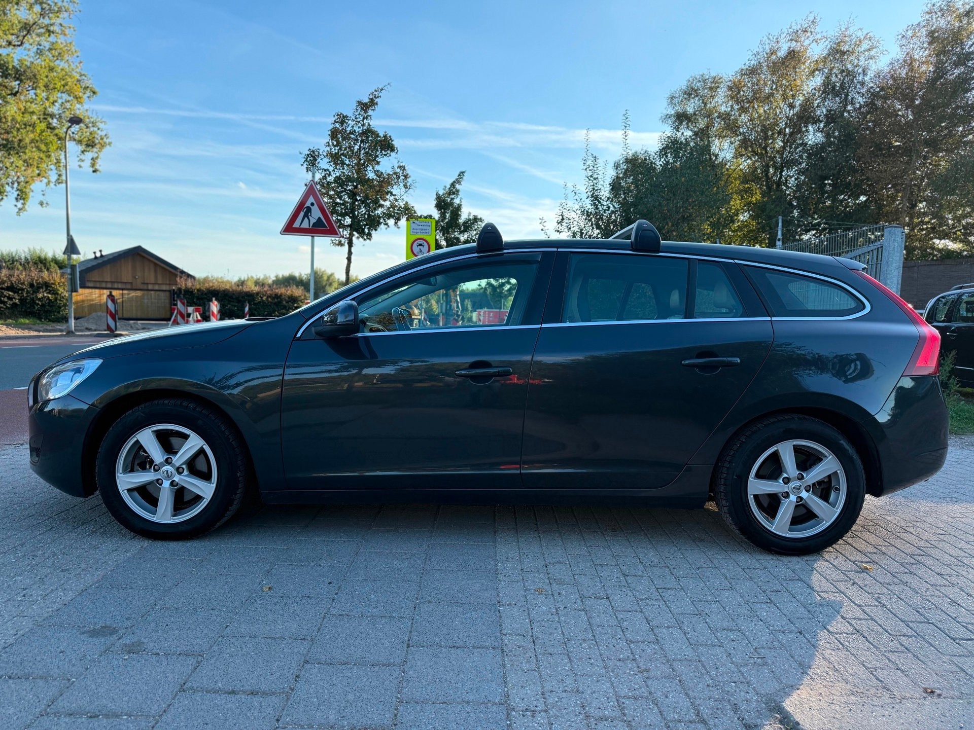Volvo V60 1.6 T3 Momentum AIRCO CRUISE NAVI PDC TREKHAAK, Auto's, Voorwielaandrijving, 15 km/l, Gebruikt, 4 cilinders