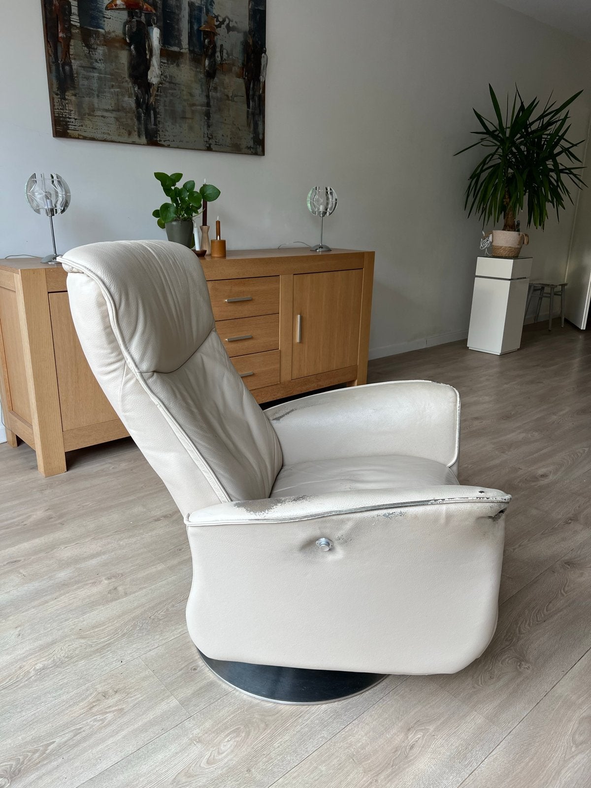 Leren fauteuil met draaivoet - opbrengst voor straathonden, Ophalen, Gebruikt, Leer, 75 tot 100 cm