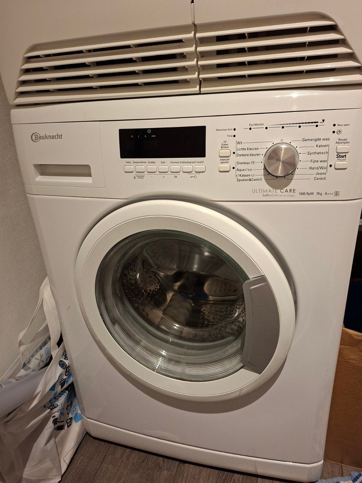 Bauknecht wasmachine - rookt een beetje, Witgoed en Apparatuur, Wasmachines, Ophalen, Voorlader, Niet werkend, 85 tot 90 cm