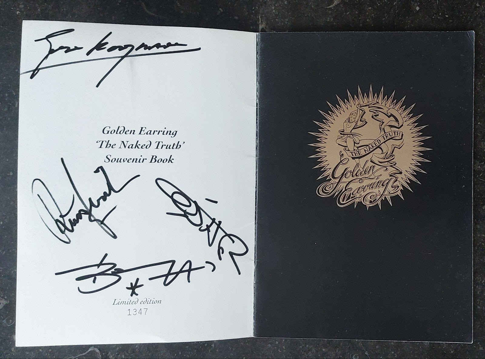 Golden Earring  gesigneerd, Verzamelen, Ophalen of Verzenden, Zo goed als nieuw, Boek, Tijdschrift of Artikel, Gesigneerd
