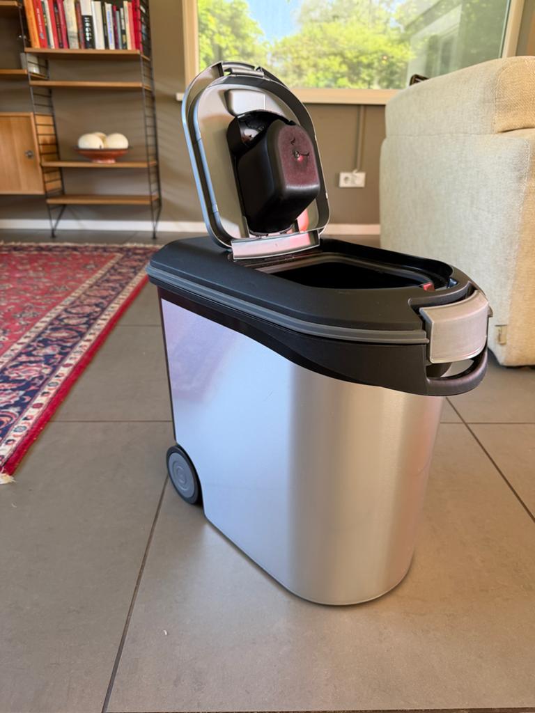 Curver Voedselcontainer - 35L - 28x49x42,5cm - Metallic, Ophalen, Gebruikt