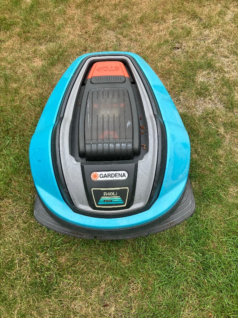 GARDENA R40Li robotmaaier met laadstation (defect), Gebruikt, Minder dan 30 cm, Accu-grasmaaier, Ophalen of Verzenden